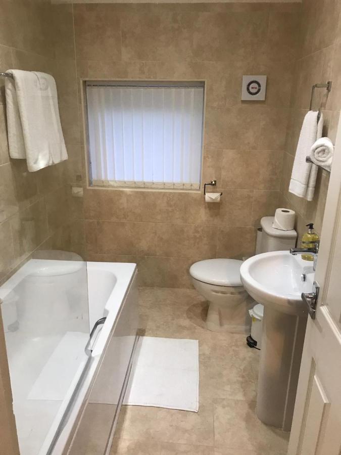 Anson Studios Walsall M6, J10 Екстериор снимка